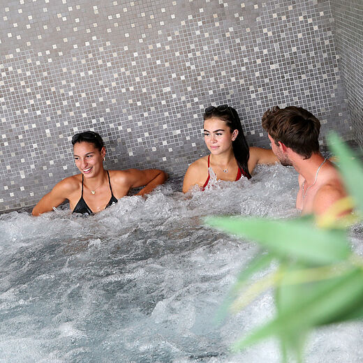 Soirée zen à la piscine du Parc